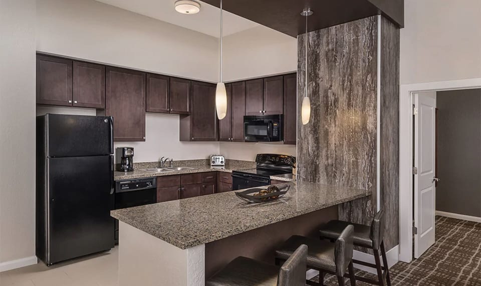 Full kitchen