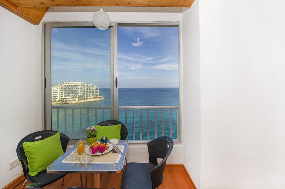 Stunning sea views of Spinola Bay from the seafront balcony!