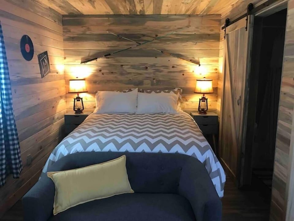 Sleeping area with queen bed