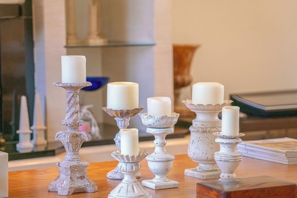 Decorative candle holders with white pillar candles — Villa Alegre, holiday villa in Seixal