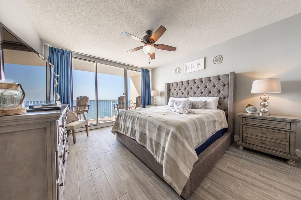 Gulf front master bedroom.