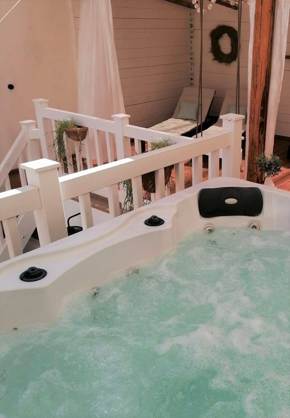Outdoor spa tub