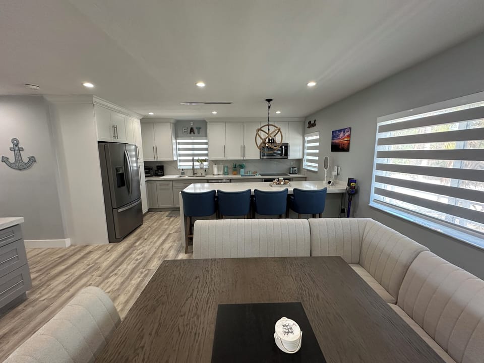 Dinning Table / Kitchen