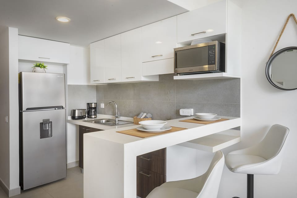 Enjoy your meals at the breakfast bar with all tableware provided 