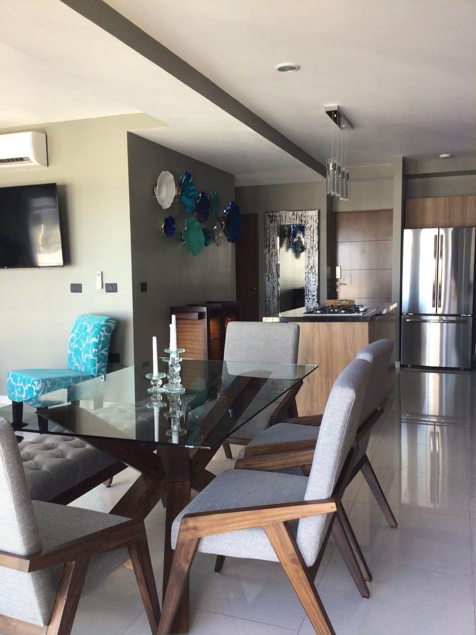 Spacious dining for the entire family 