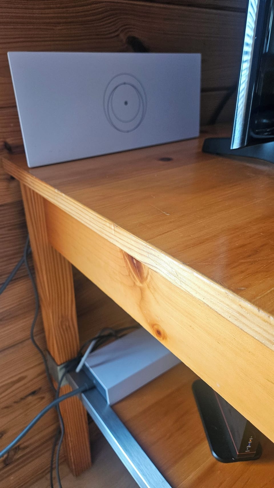 Wi-fi available throughout cabin via Starlink Internet. Avg. 230/57 Mbps.