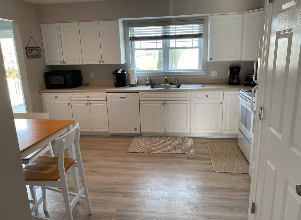 Large recently redone kitchen with everything you might need