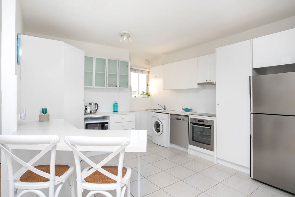 Kitchen and breakfast bar