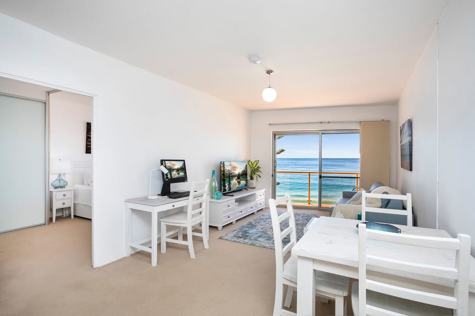 Dining for 4, desk and computer