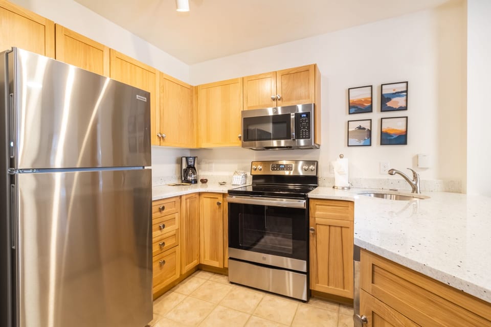 Kitchen alternate angle.
