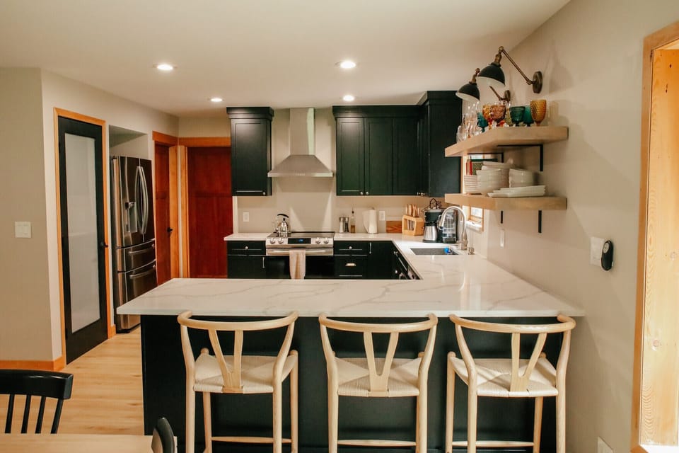 Bar seating at kitchen countertop 