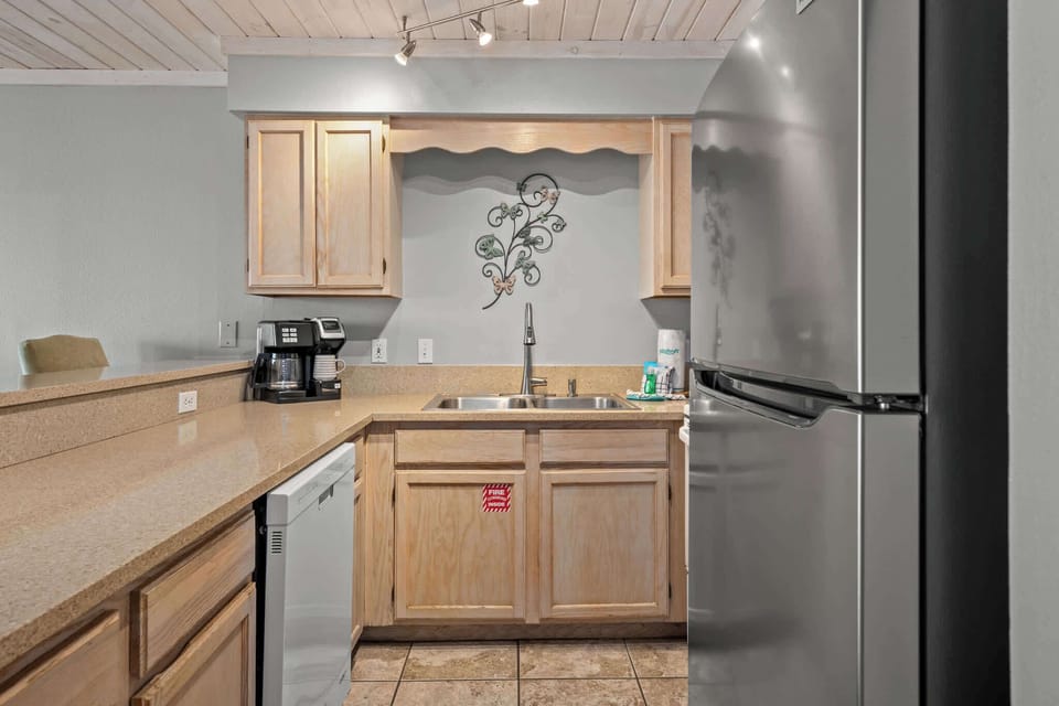We offer a fully stocked kitchen for your stay!