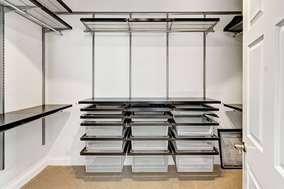 Master Ensuite Walk-in Closet