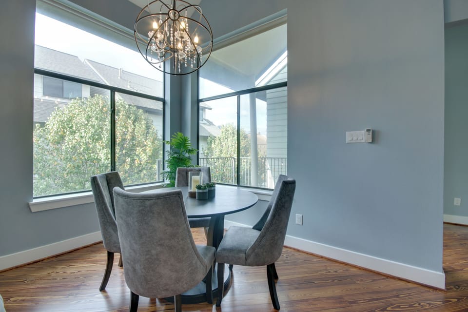 Dining Area | Dining Table | Dishware/Flatware