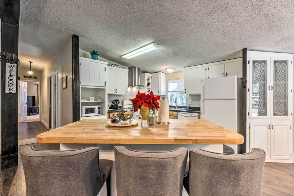Kitchen | Island w/ Seating
