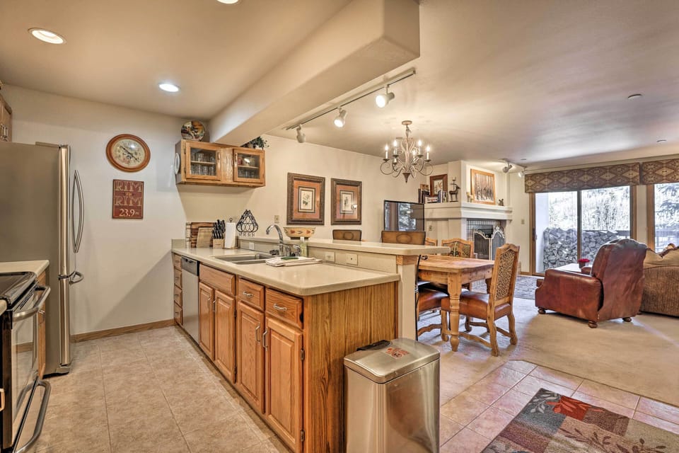 Fully Equipped Kitchen | Dishware/Flatware