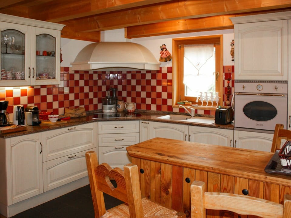 Cabinetry, Countertop, Property, Kitchen Sink, Kitchen, Drawer, Tap, Wood, Interior Design, Sink