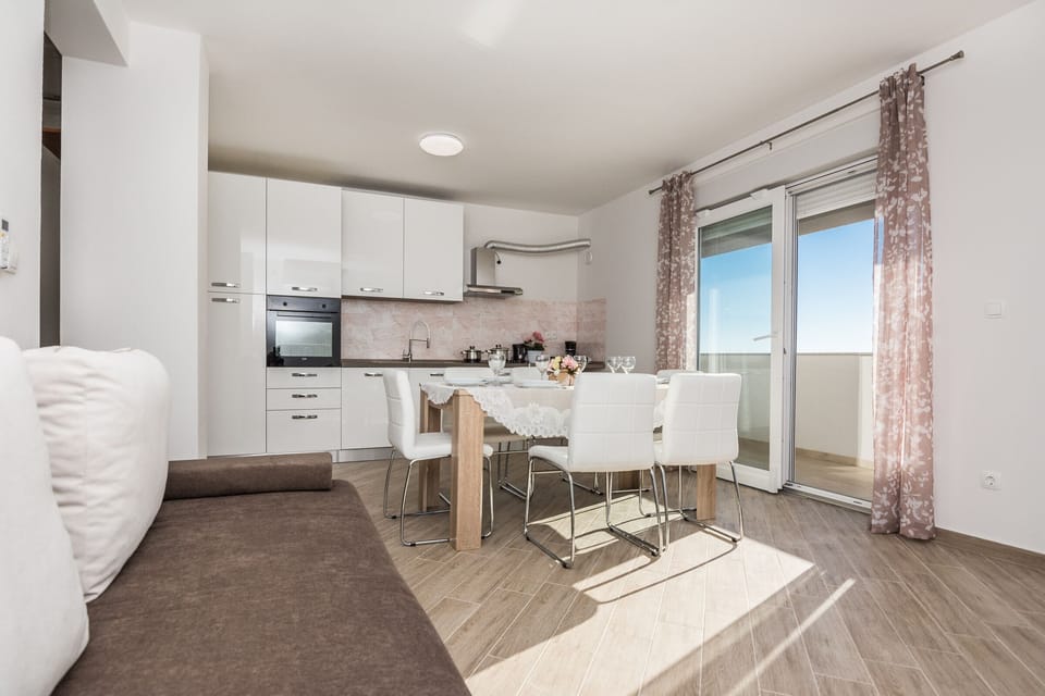 Kitchen and dining area