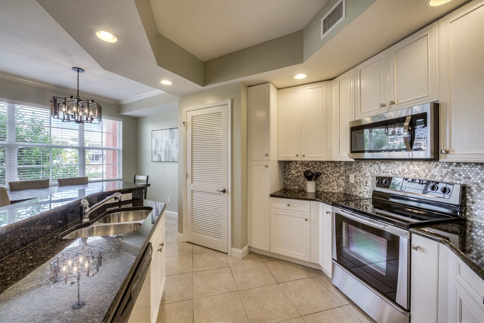 Large Breakfast Bar!
