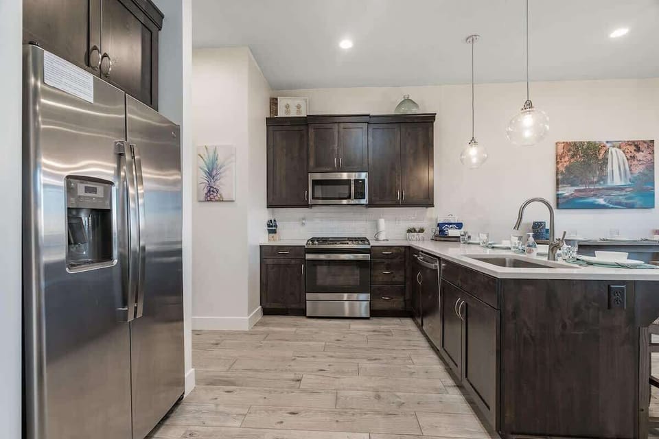 Beautiful kitchen with peninsula bar