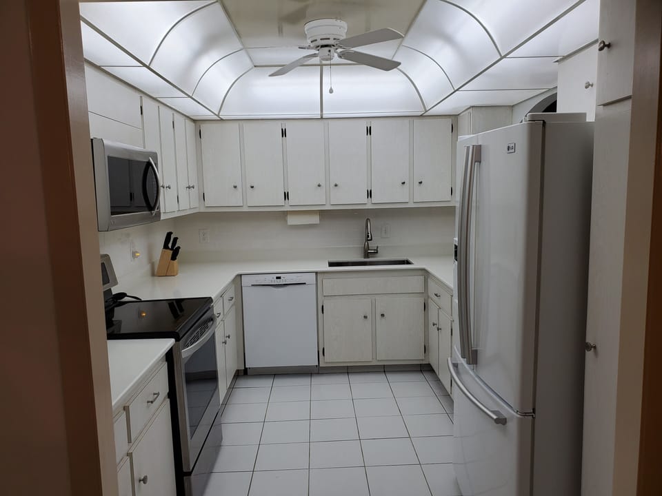 Kitchen with new stove/range and microwave Winter 2020