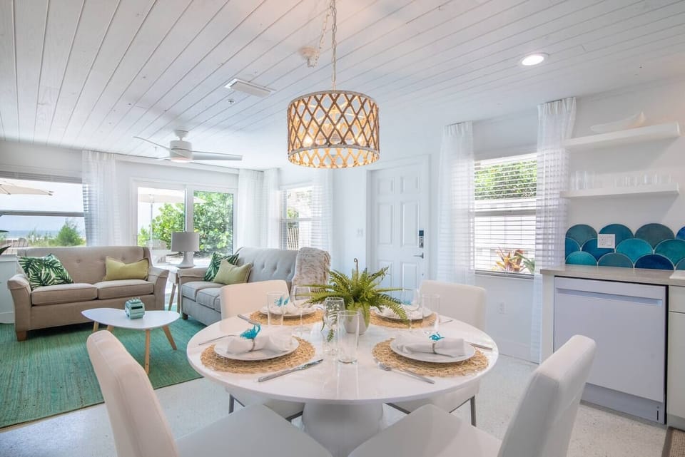 Enjoy gorgeous Gulf views!