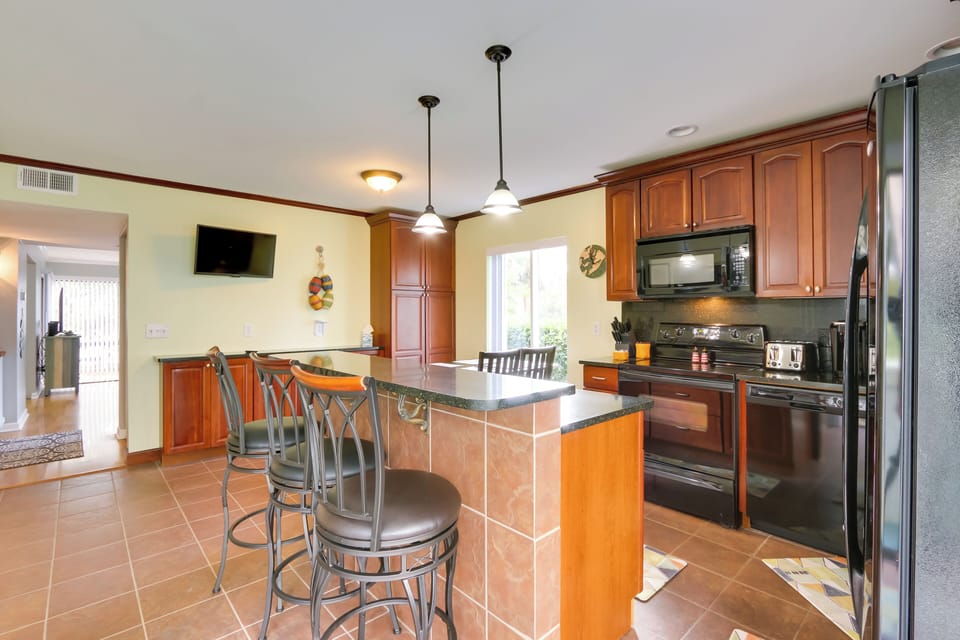 Kitchen | Keurig Coffee Maker | TV w/ Spectrum & Xumo | Dishware & Flatware