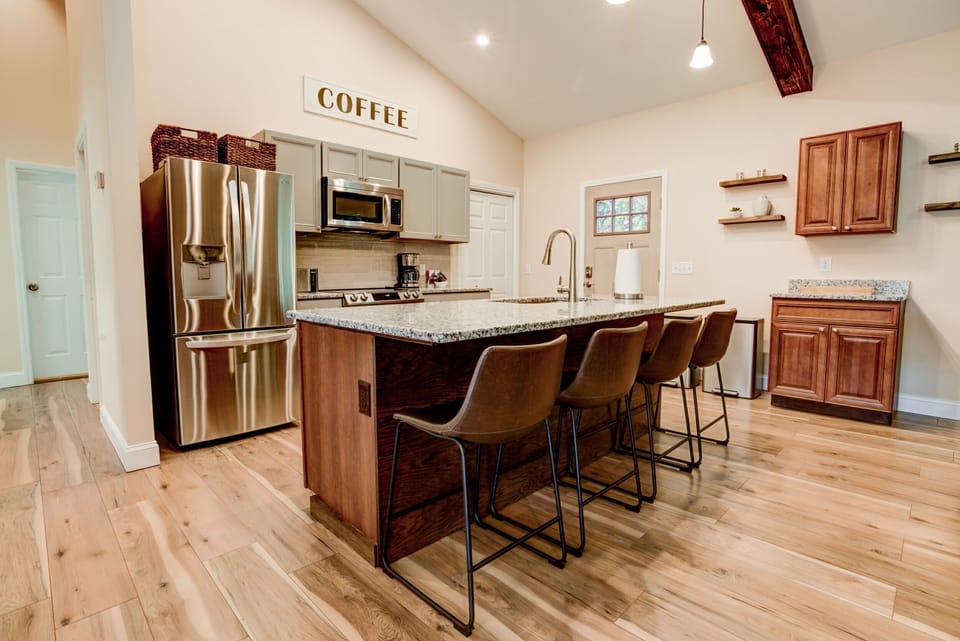 Kitchen Bar | Seats 4