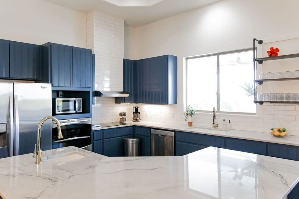 Corner Kitchen Design - Walker Luxury Vacation Rentals