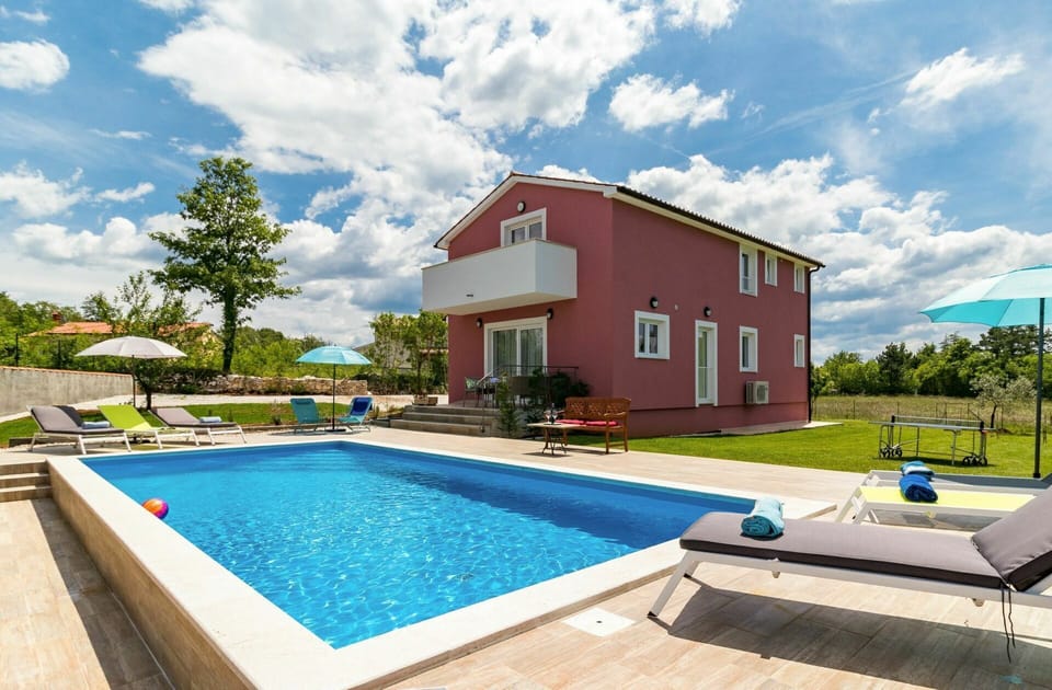 Swimming Pool, Property, Cloud, Real Estate, House, Residential Area, Azure, Outdoor Furniture, Aqua, Rectangle