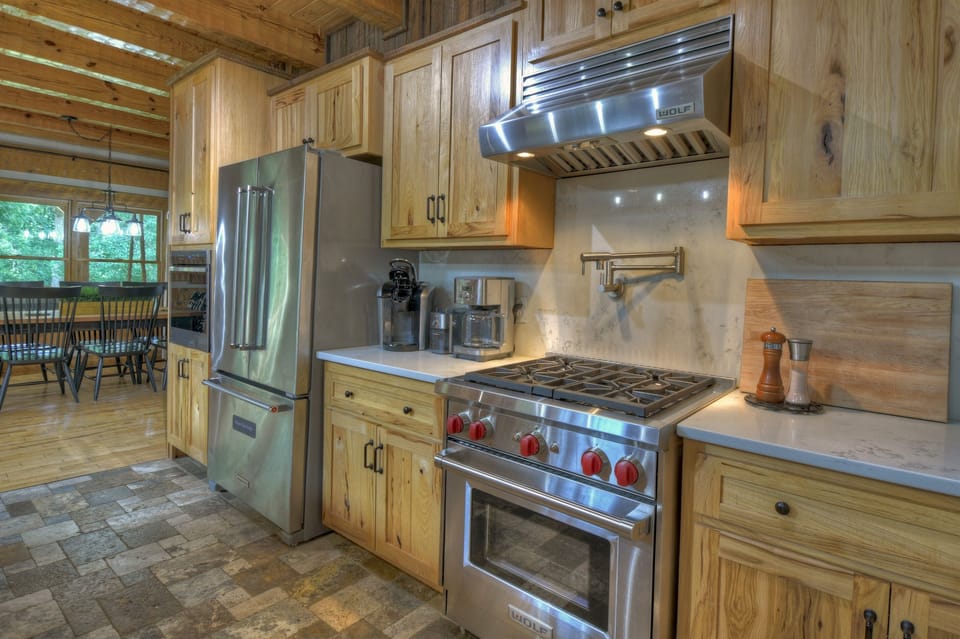Kitchen (main level)