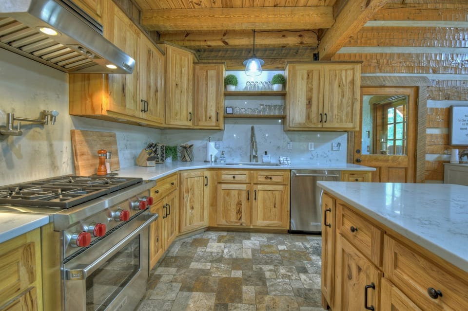 Kitchen (main level)