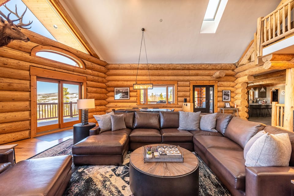 Sunny Peaks Cabin w/Huge Mountain Views!