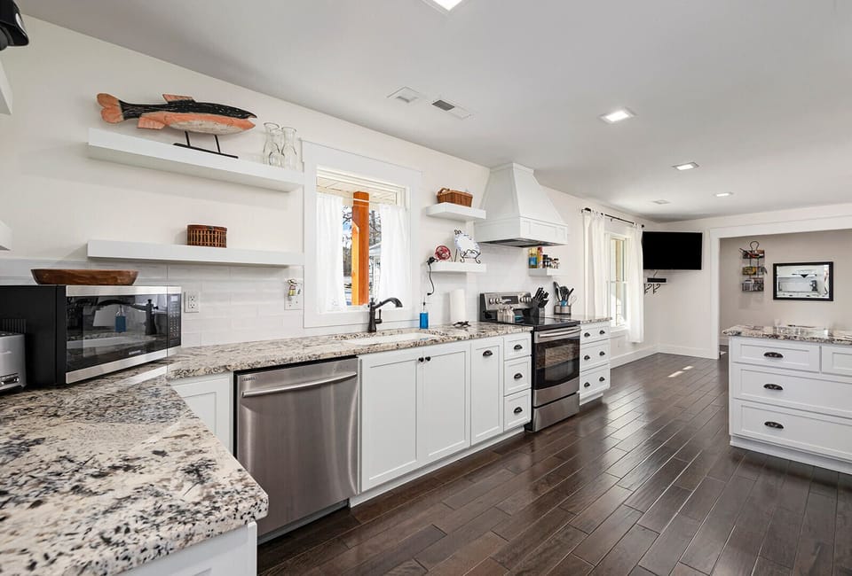 Fully functional kitchen with everything you need.