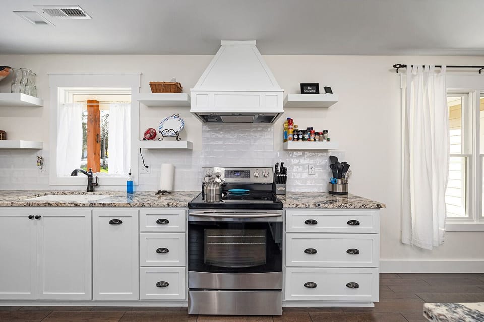 Fully functional kitchen with everything you need.