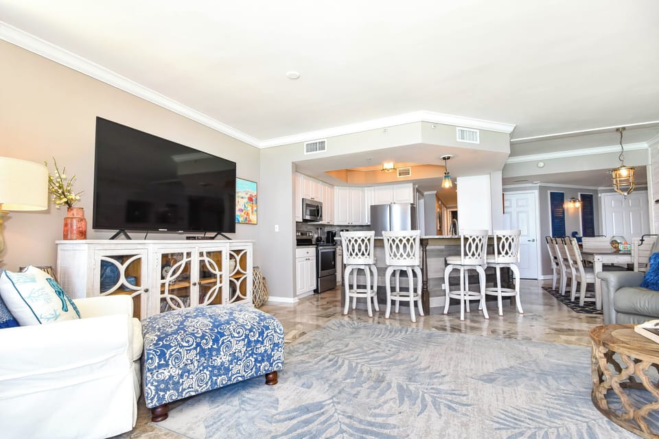 Silver Shells St. Croix 1206 - Open Floor Plan Towards Kitchen
