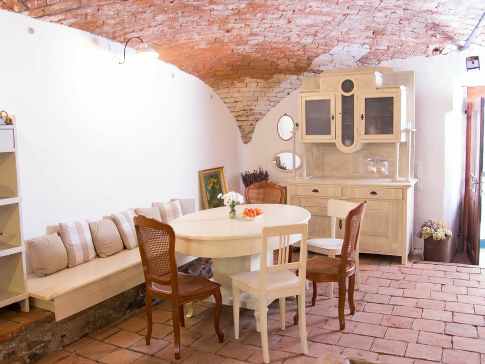 Table, Furniture, Property, Building, Decoration, Couch, Chair, Wood, Interior Design, Lighting