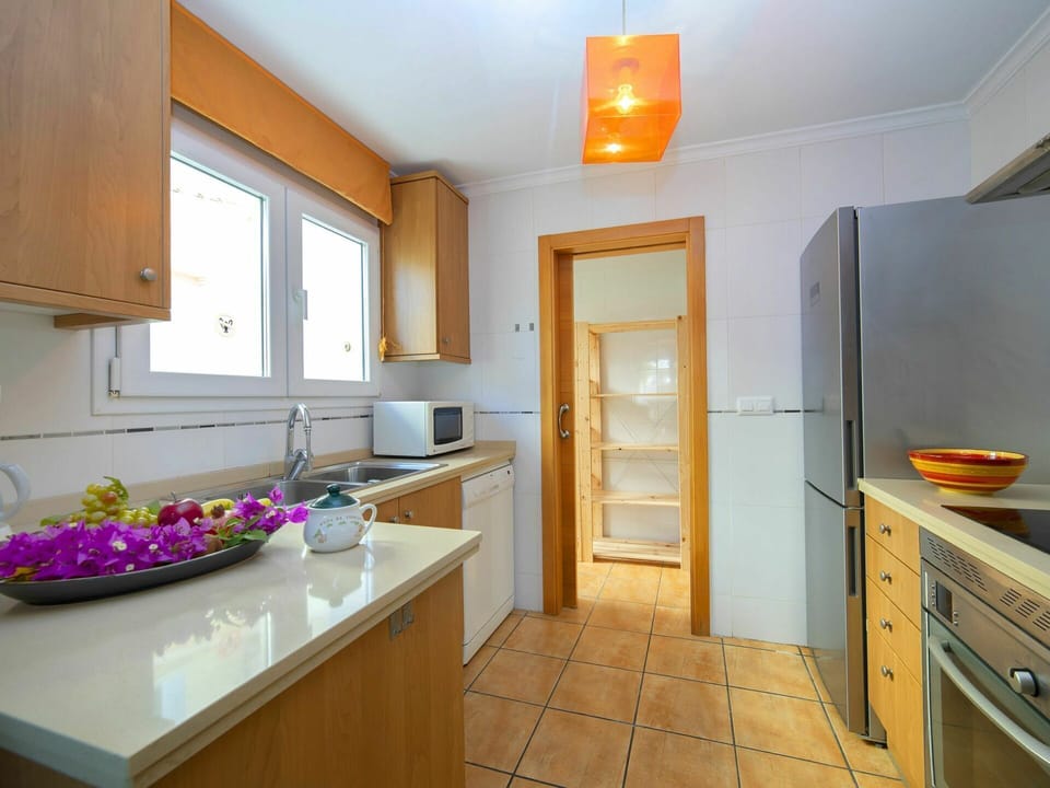 Lighting, Room, Yellow, Interior Design, Property, Floor, Countertop, Flooring, Wall, Ceiling