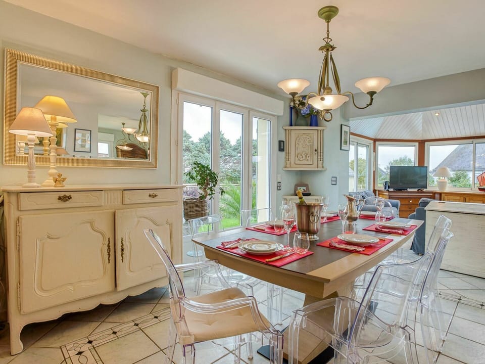 Cabinetry, Furniture, Countertop, Property, Chair, Kitchen, Drawer, Table, Wood, Interior Design