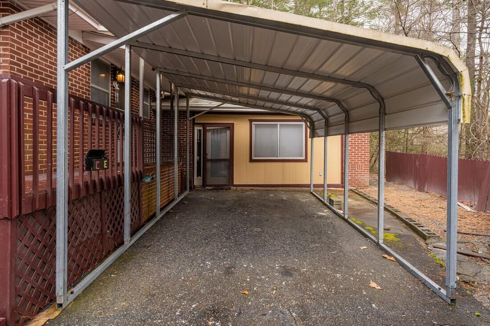 Entrance to the Studio apartment. Single carport