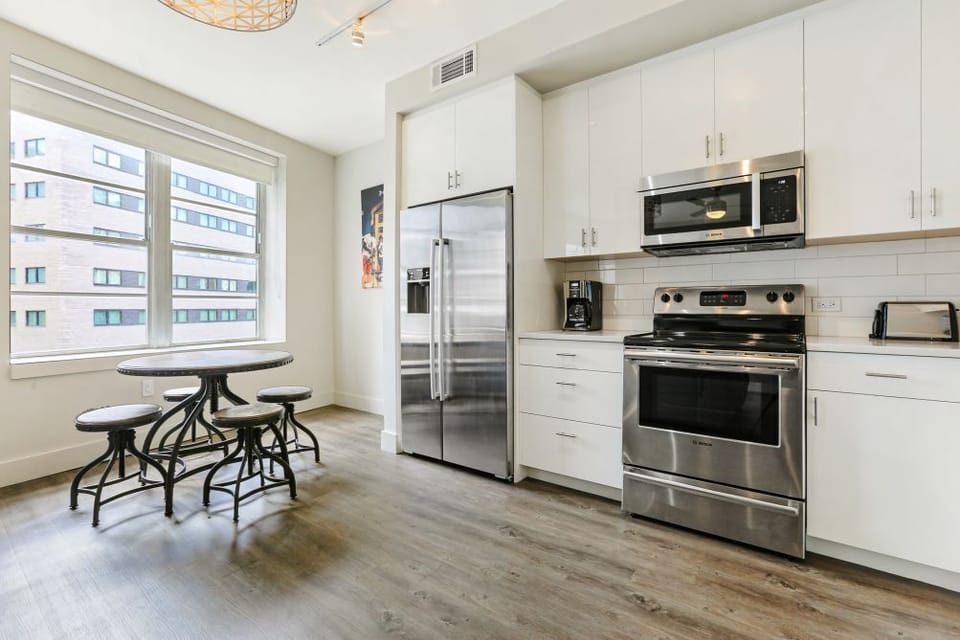 Kitchen/Dining area