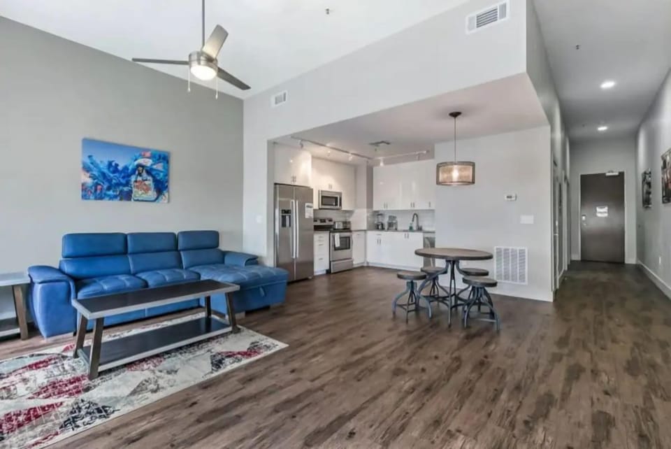 Living room/Dining area