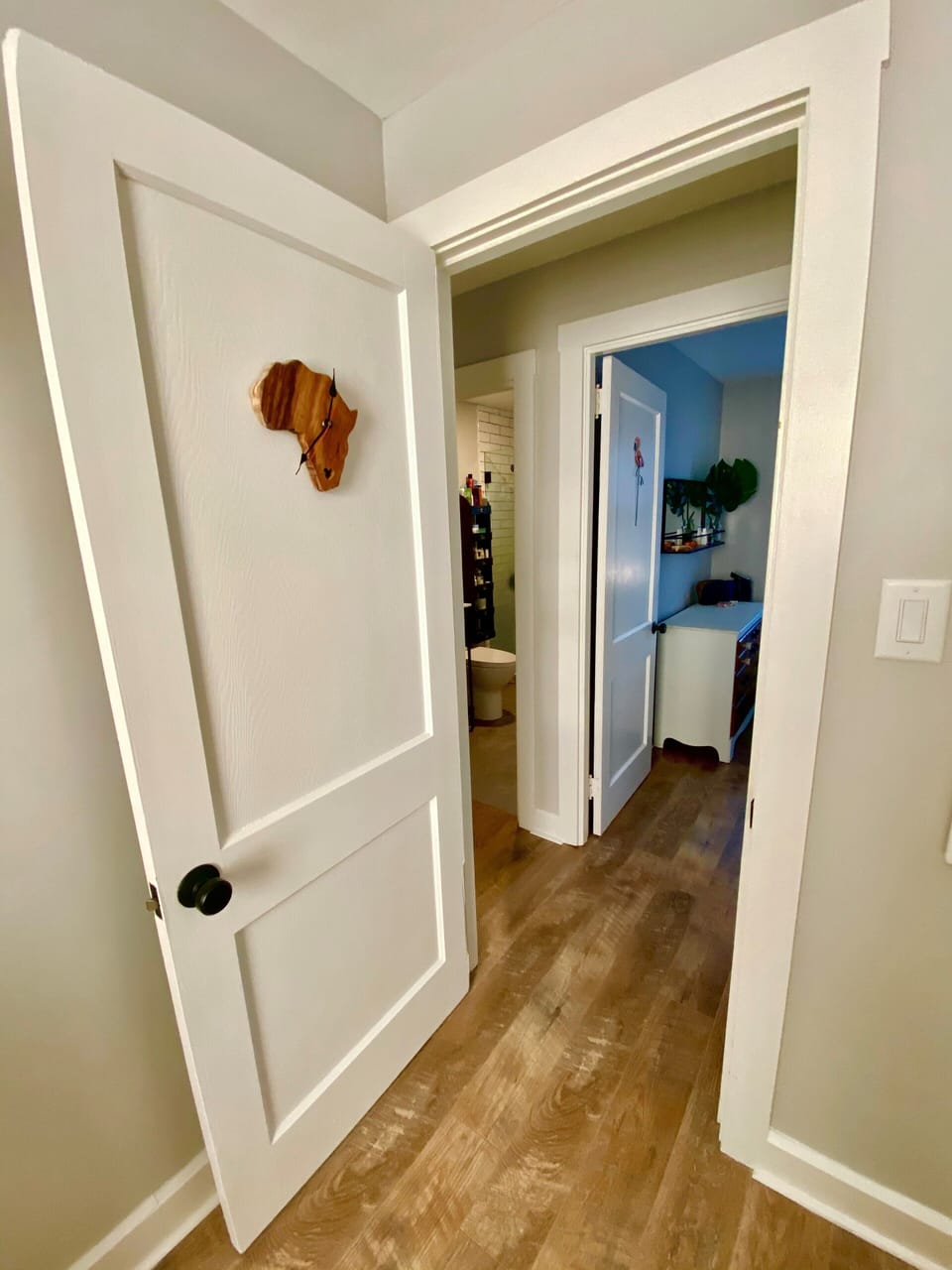 Bedroom 2: Queen view to hallway