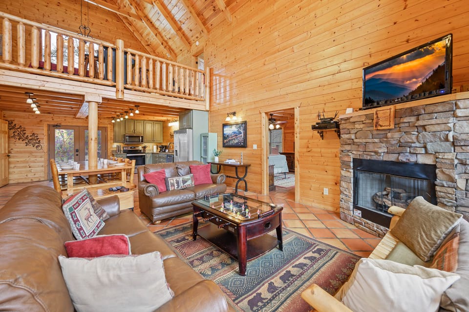 Gas fireplace available Oct 1-April 1