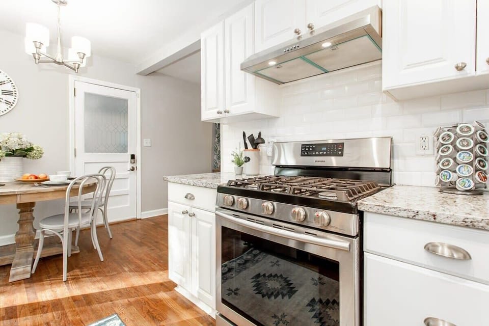Fire up the gas range and cook something worth sitting down for — a fully equipped kitchen with professional-grade appliances means you never have to compromise on the meals that matter.
