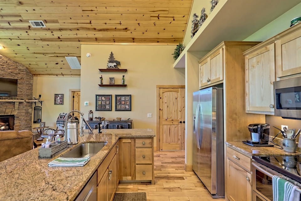 Granite Countertops & Stainless Steel Appliances