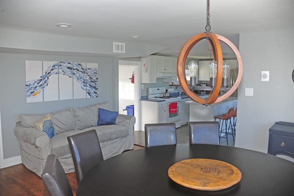 dining room looking at kitchen