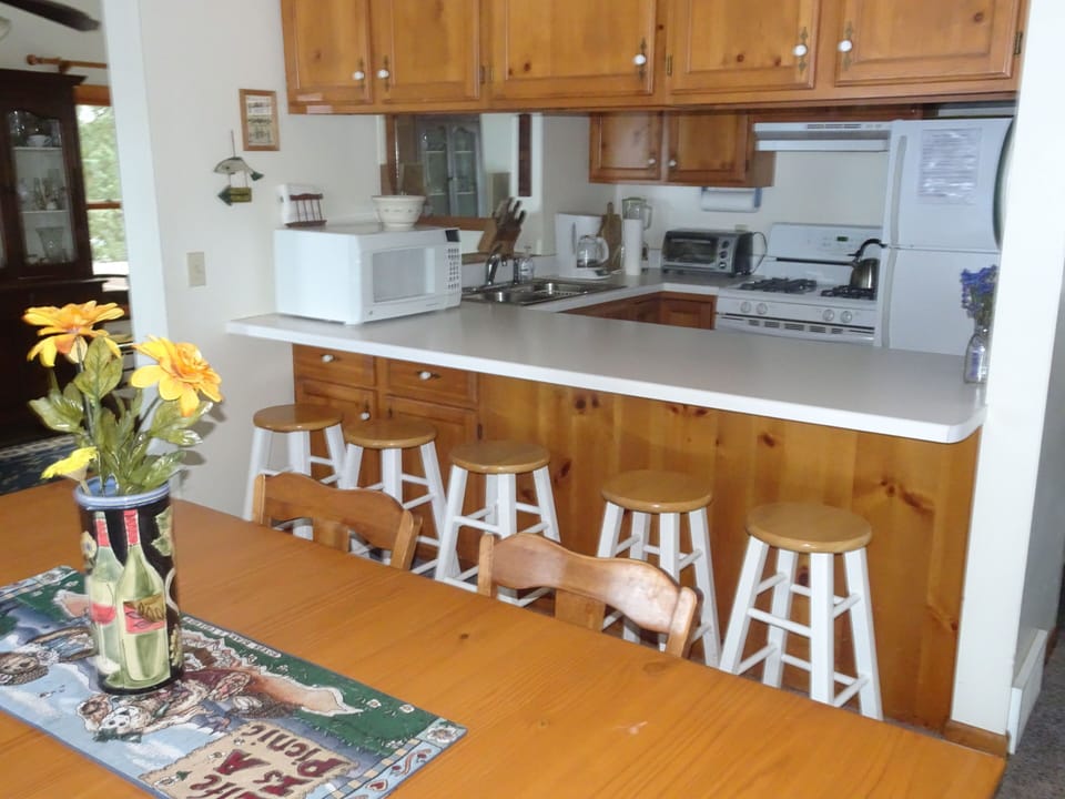 Kitchen bar area
