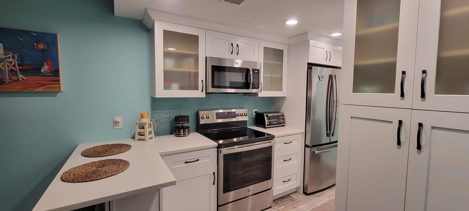 Kitchen w/ Island