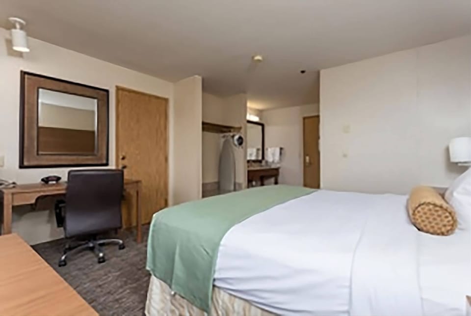 Units, with comfy king bed are available, book now!
